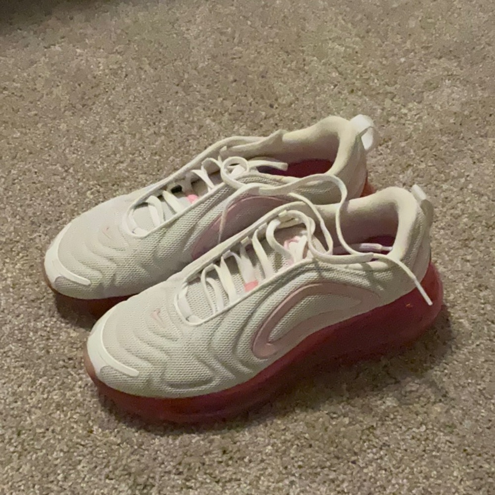 NEVER WORN AIR MAX NIKES